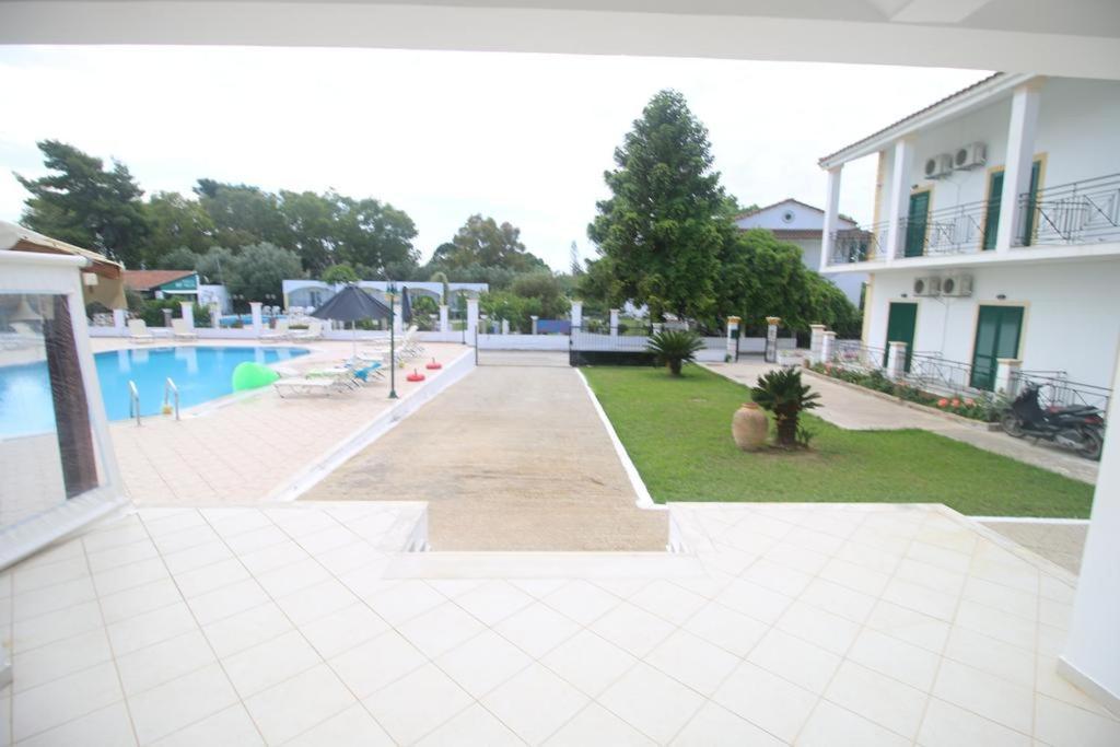 Umbrella Beach Apartments Kavos Luaran gambar